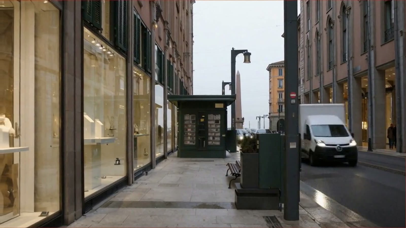 Frame 123 of a four-second clip: the same street, obelisk and kiosk still in place after motion